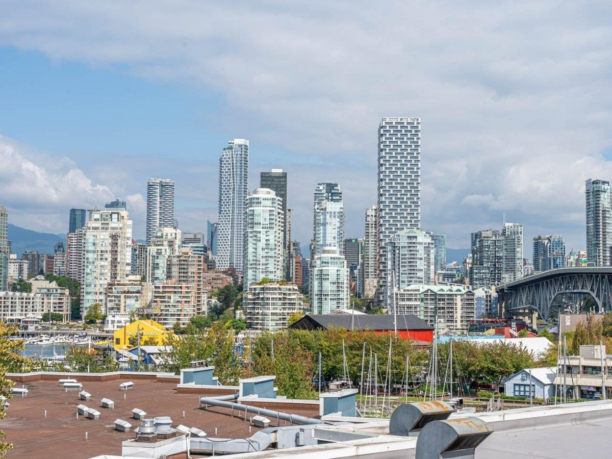 Hallway Photo of 604 1508 Mariner Walk, Vancouver, BC