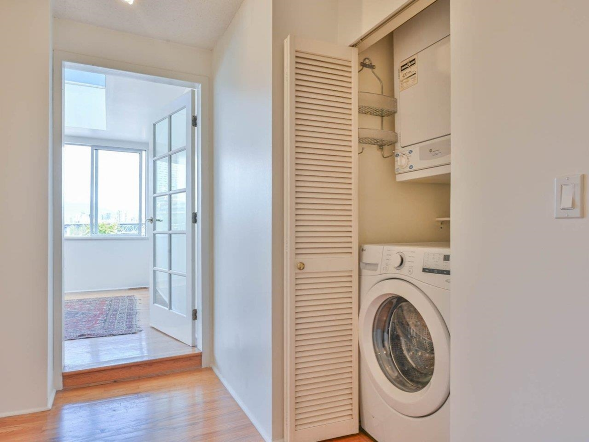 Mudroom Photo of 604 1508 Mariner Walk, Vancouver, BC