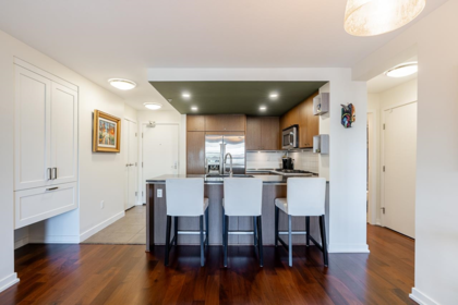 203 2950 King George Boulevard, Surrey, BC, Surrey — Apartment/Condo for sale