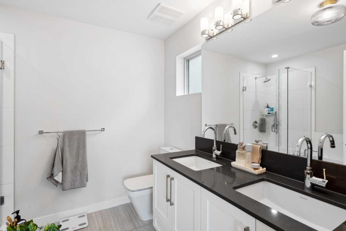 Basement Recreation Room Photo of 16447 24 Avenue, Surrey, BC