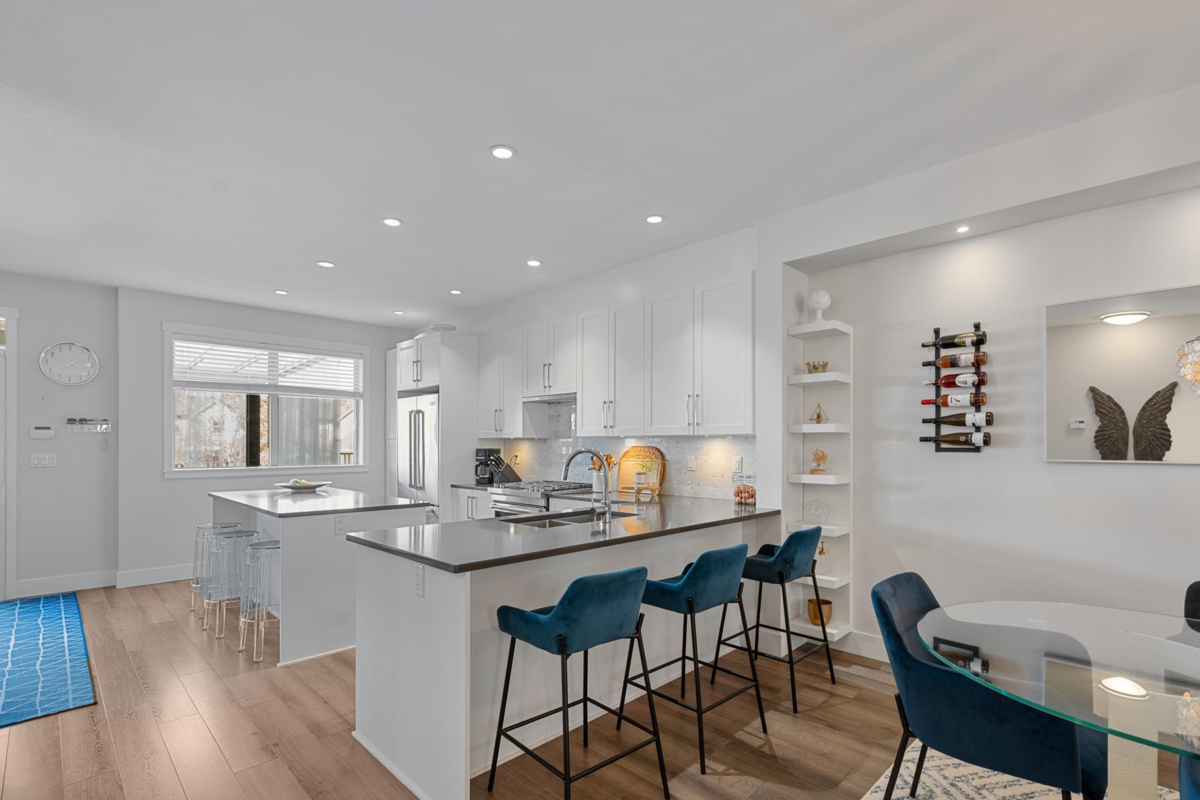 Dining Area Photo of 16447 24 Avenue, Surrey, BC