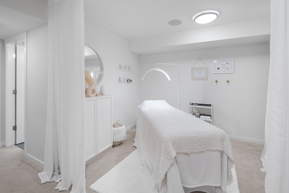 Entry Foyer Photo of 16447 24 Avenue, Surrey, BC