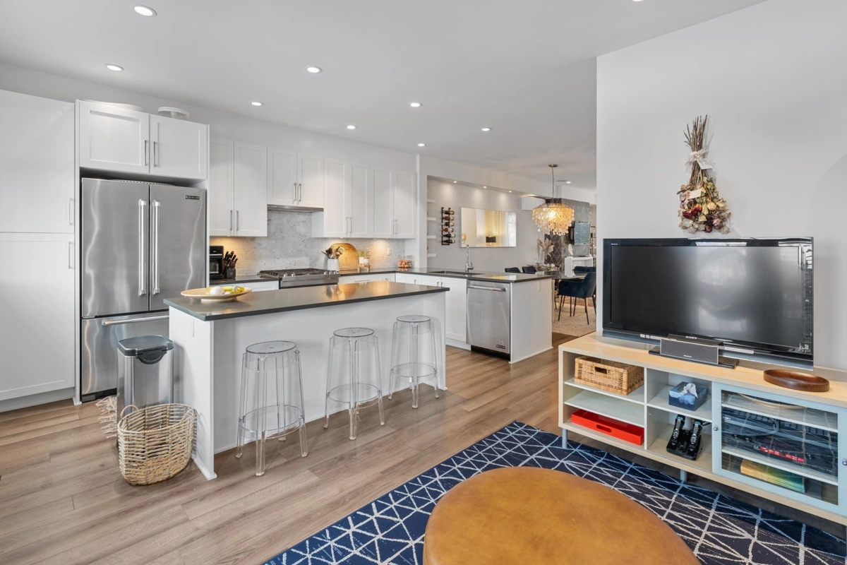 Family Room Photo of 16447 24 Avenue, Surrey, BC