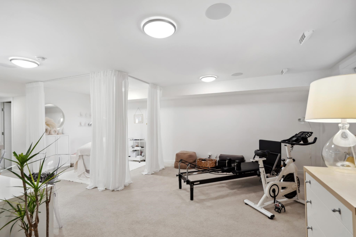 Hallway Photo of 16447 24 Avenue, Surrey, BC