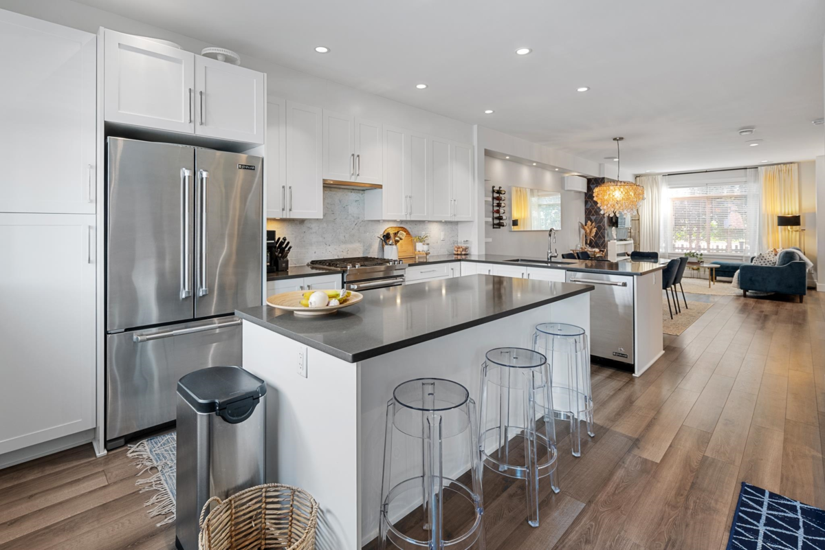 Living Room Photo of 16447 24 Avenue, Surrey, BC