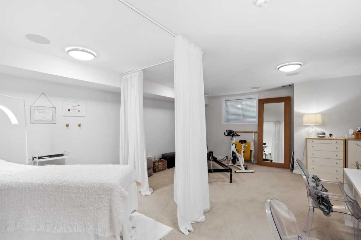 Mudroom Photo of 16447 24 Avenue, Surrey, BC