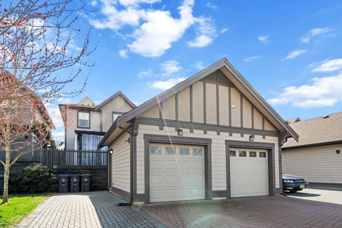 Swimming Pool Photo of 16447 24 Avenue, Surrey, BC