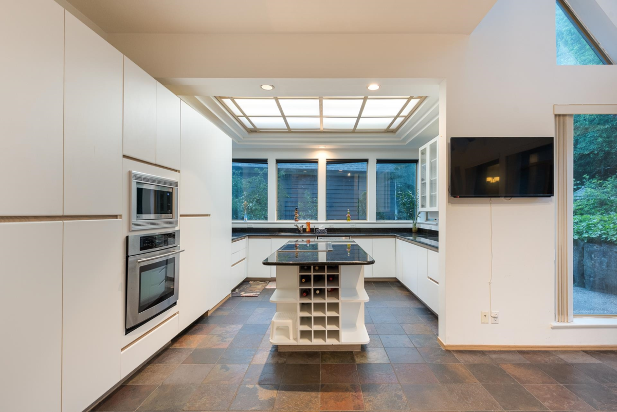 Breakfast Nook Photo of 4779 Woodley Drive, West Vancouver, BC