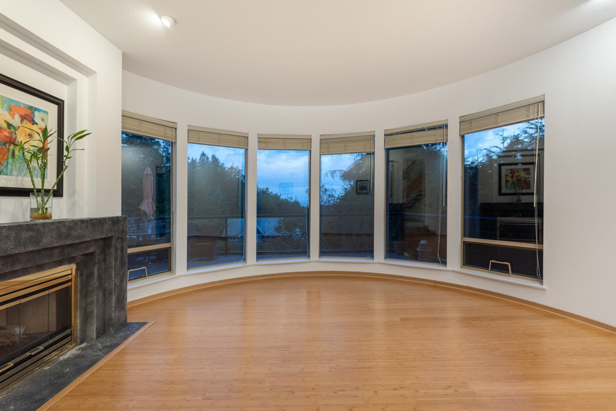 Kitchen Photo of 4779 Woodley Drive, West Vancouver, BC