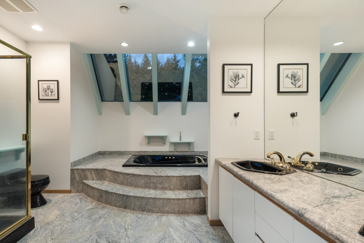 Laundry Room Photo of 4779 Woodley Drive, West Vancouver, BC