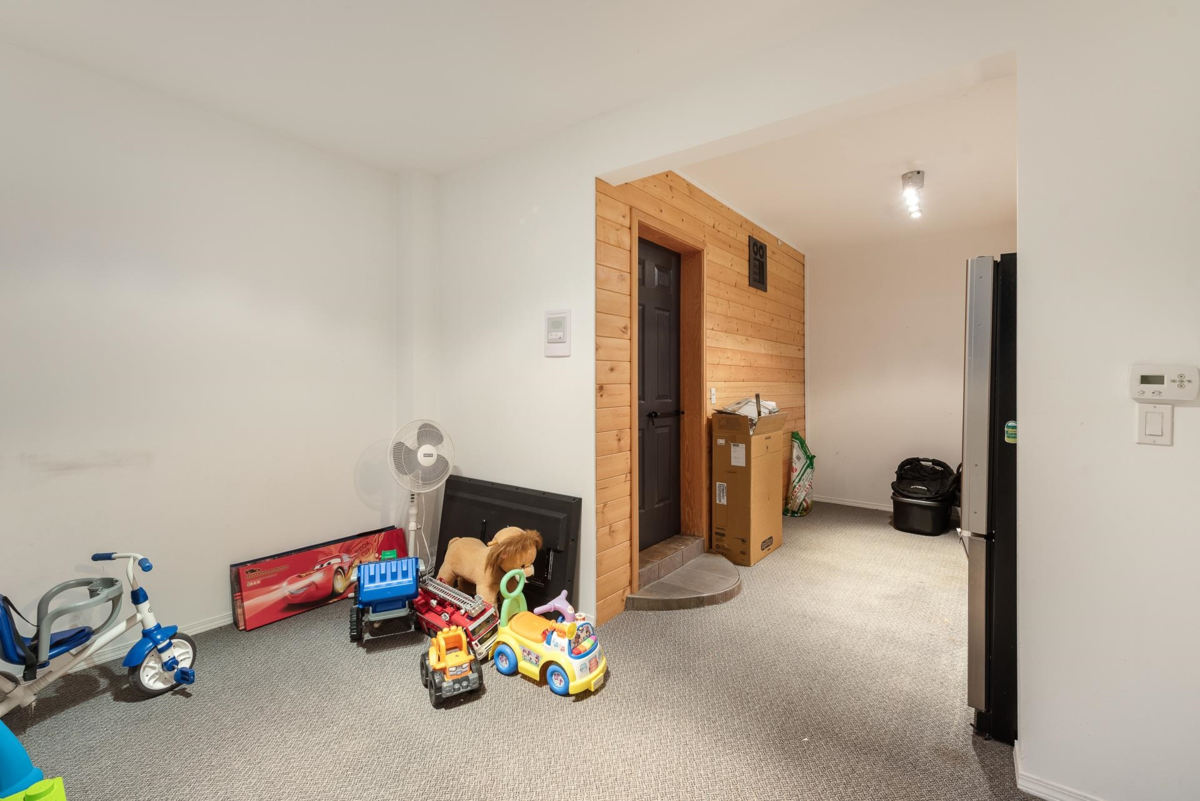 Swimming Pool Photo of 4779 Woodley Drive, West Vancouver, BC