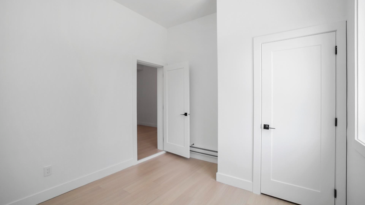 Hallway Photo of 9112 156 Street, Surrey, BC