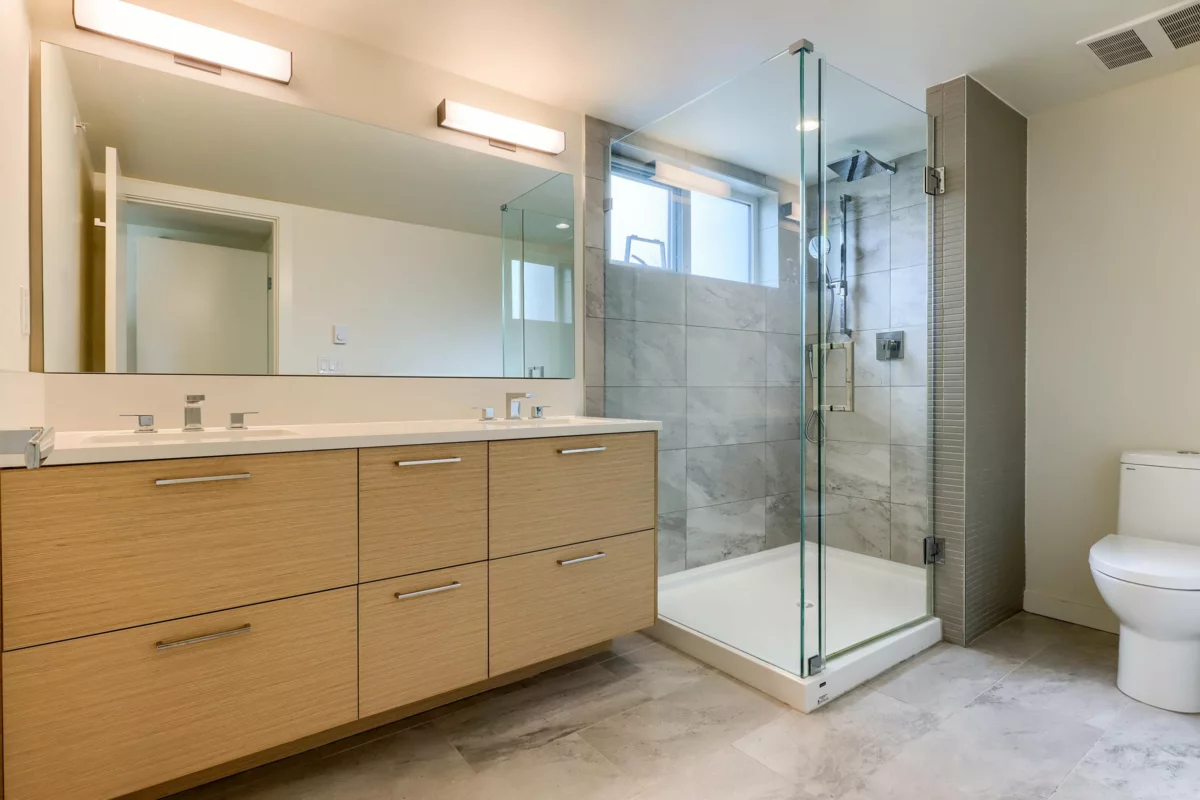 Primary Bathroom Photo of 6 629 South Dyke Road, New Westminster, BC