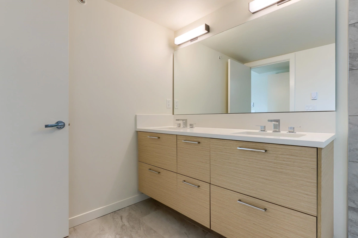 Walk-In Closet Photo of 6 629 South Dyke Road, New Westminster, BC