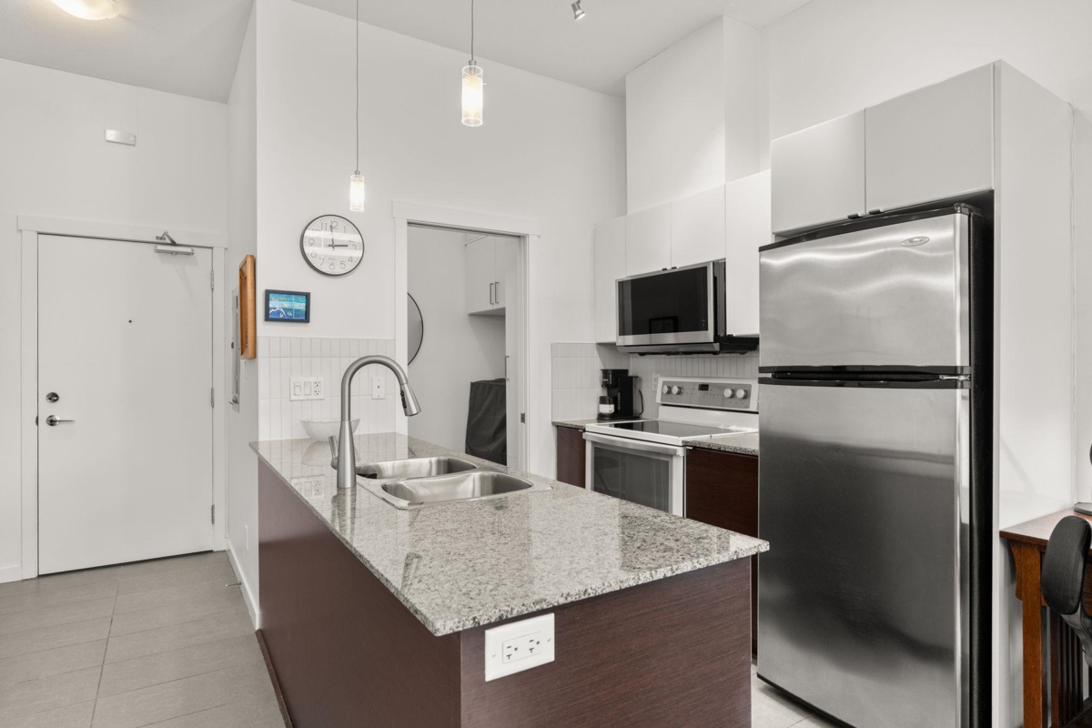 Dining Area Photo of 524 13733 107a Avenue, Surrey, BC