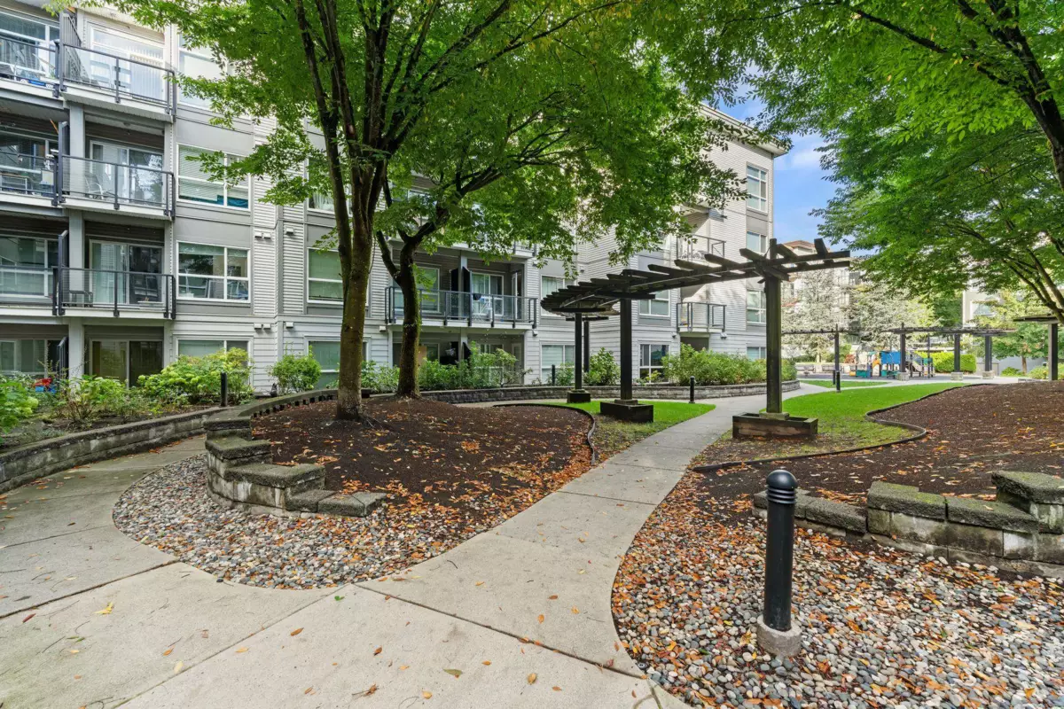 Entry Foyer Photo of 524 13733 107a Avenue, Surrey, BC
