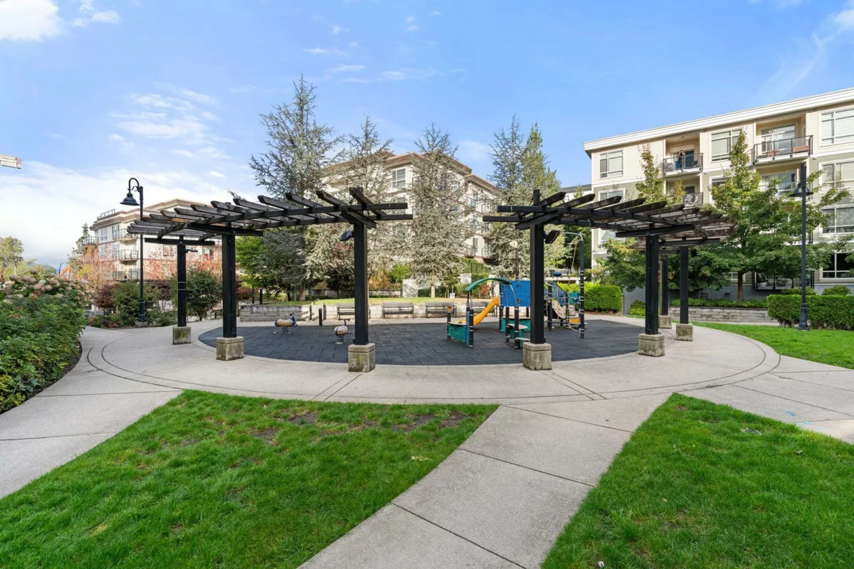 Hallway Photo of 524 13733 107a Avenue, Surrey, BC