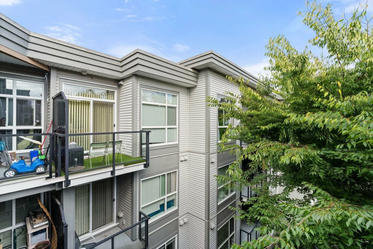 Mudroom Photo of 524 13733 107a Avenue, Surrey, BC