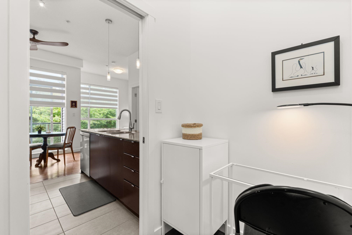 Office / Den Photo of 524 13733 107a Avenue, Surrey, BC