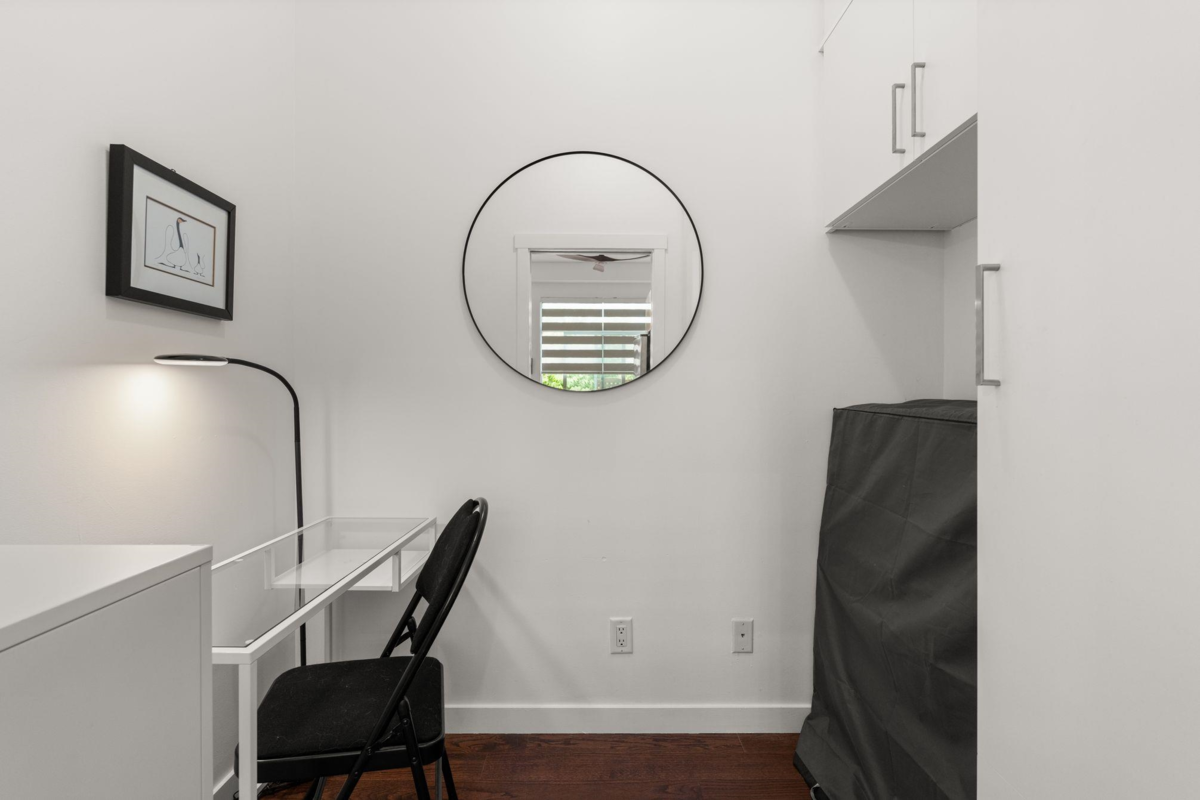 Powder Room Photo of 524 13733 107a Avenue, Surrey, BC