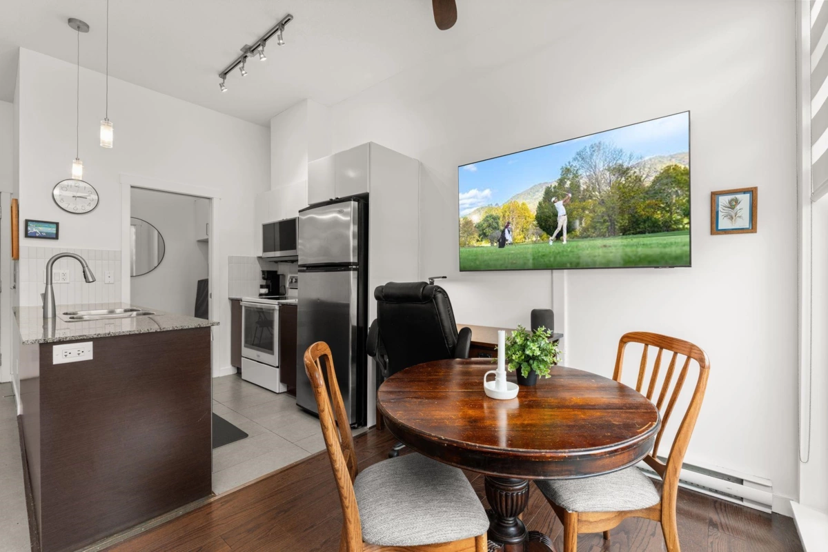 Primary Bathroom Photo of 524 13733 107a Avenue, Surrey, BC