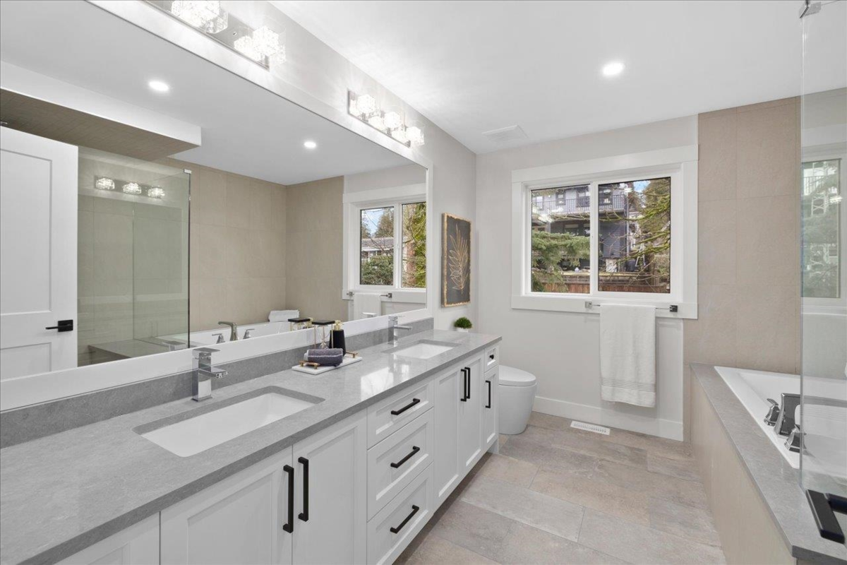 Entry Foyer Photo of 1930 Kaptey Avenue, Coquitlam, BC