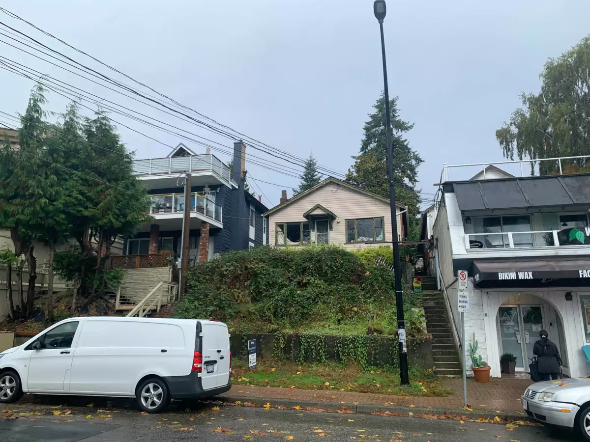 Exterior Front Photo of 15671 Marine Drive, White Rock, BC