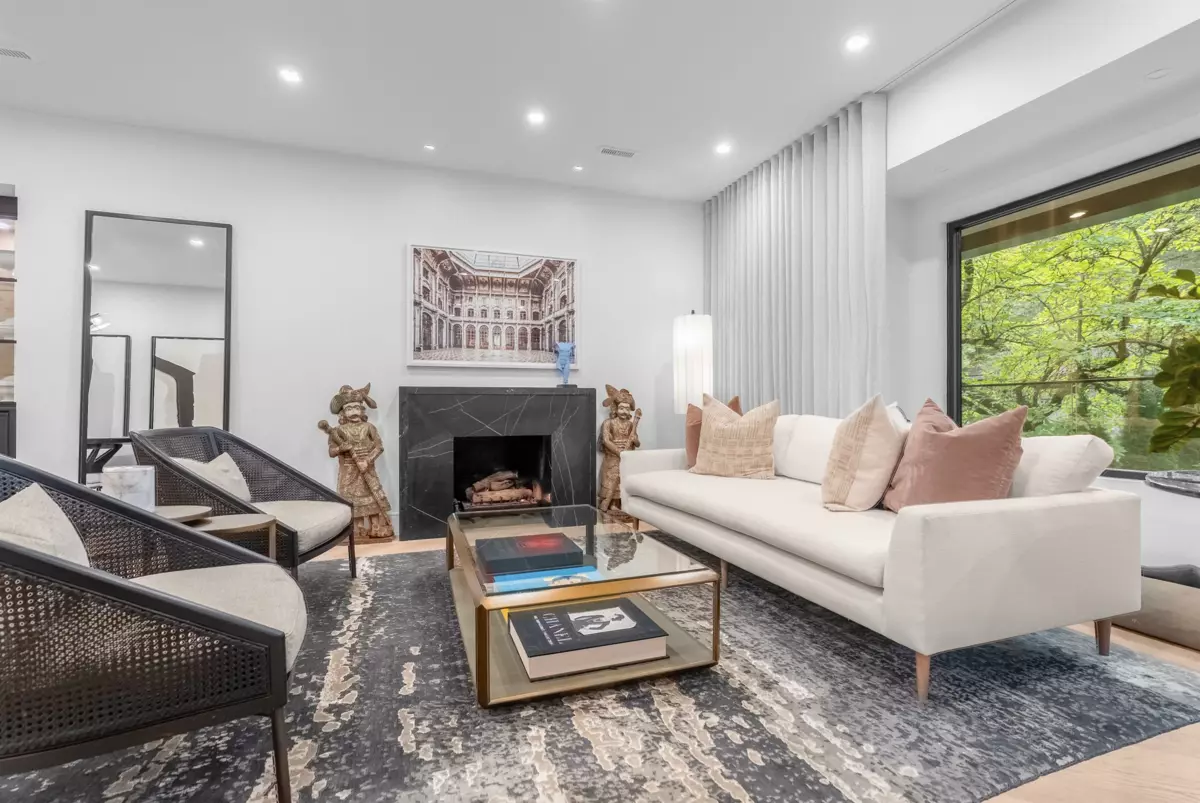 Breakfast Nook Photo of 5938 Elm Street, Vancouver, BC