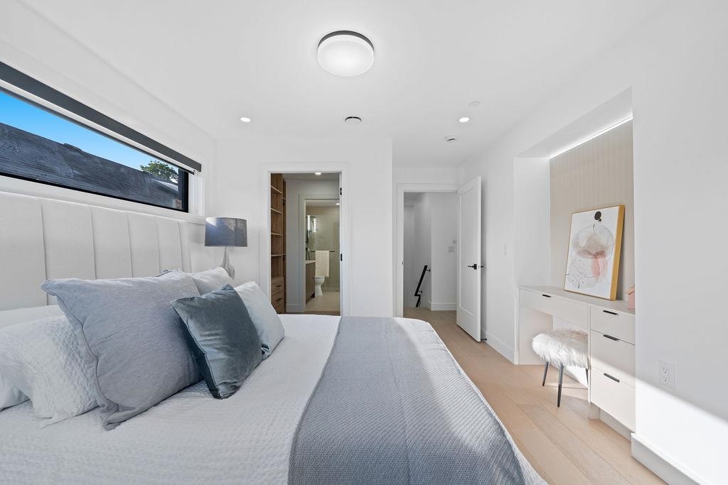 Entry Foyer Photo of 3 2282 E 8th Avenue, Vancouver, BC