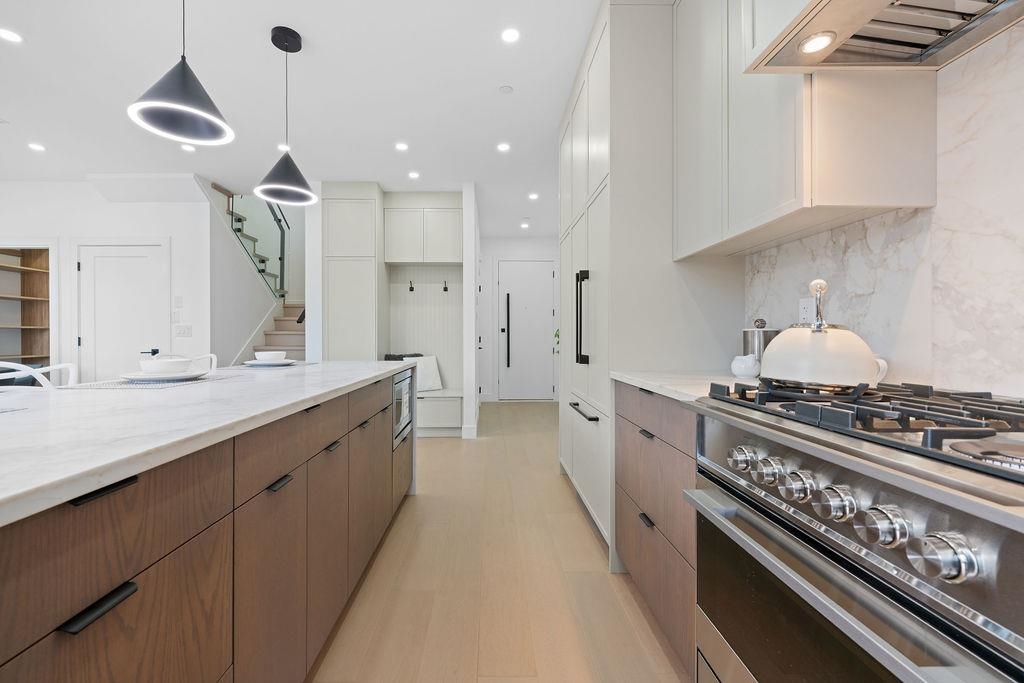 Kitchen Island Photo of 3 2282 E 8th Avenue, Vancouver, BC