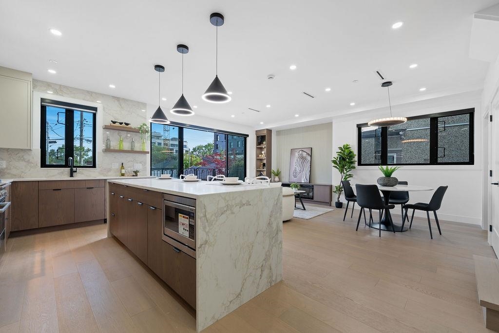 Living Room Photo of 3 2282 E 8th Avenue, Vancouver, BC