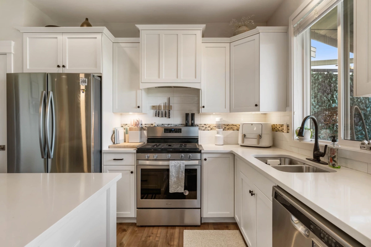 Breakfast Nook Photo of 10 50634 Ledgestone Place, Chilliwack, BC