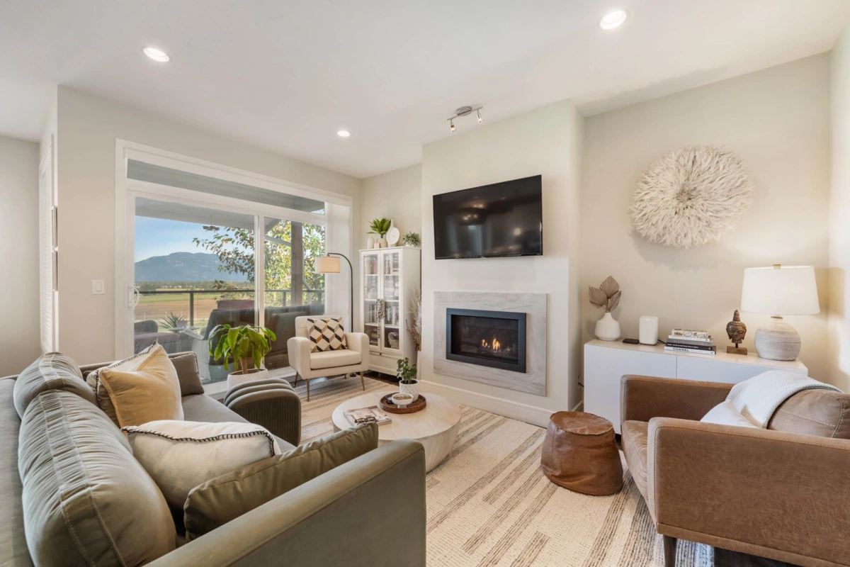 Family Room Photo of 10 50634 Ledgestone Place, Chilliwack, BC