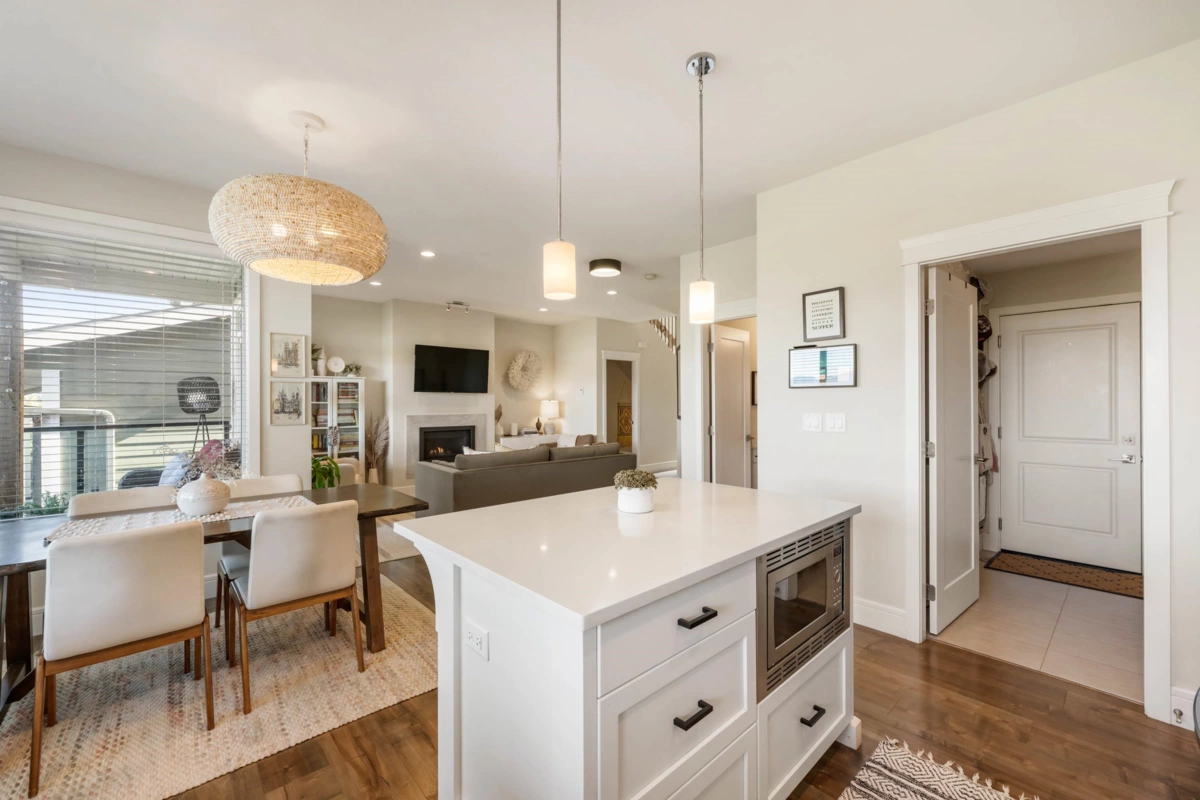 Primary Bathroom Photo of 10 50634 Ledgestone Place, Chilliwack, BC