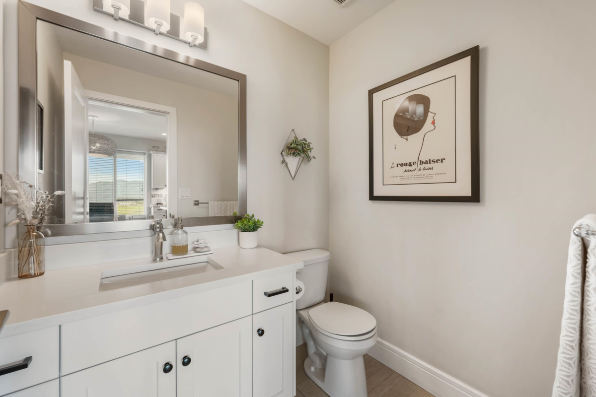 Walk-In Closet Photo of 10 50634 Ledgestone Place, Chilliwack, BC