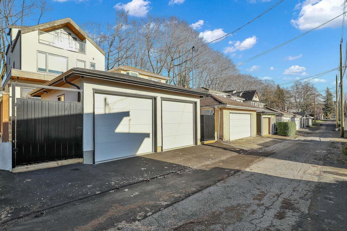 Backyard Photo of 2 3558 Turner Street, Vancouver, BC