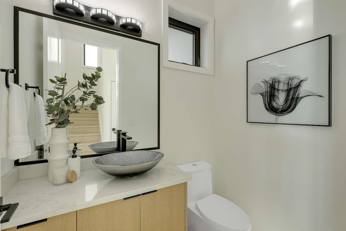 Entry Foyer Photo of 2 3558 Turner Street, Vancouver, BC