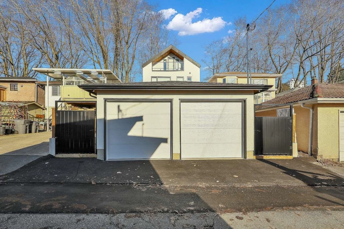 Front Yard Photo of 2 3558 Turner Street, Vancouver, BC