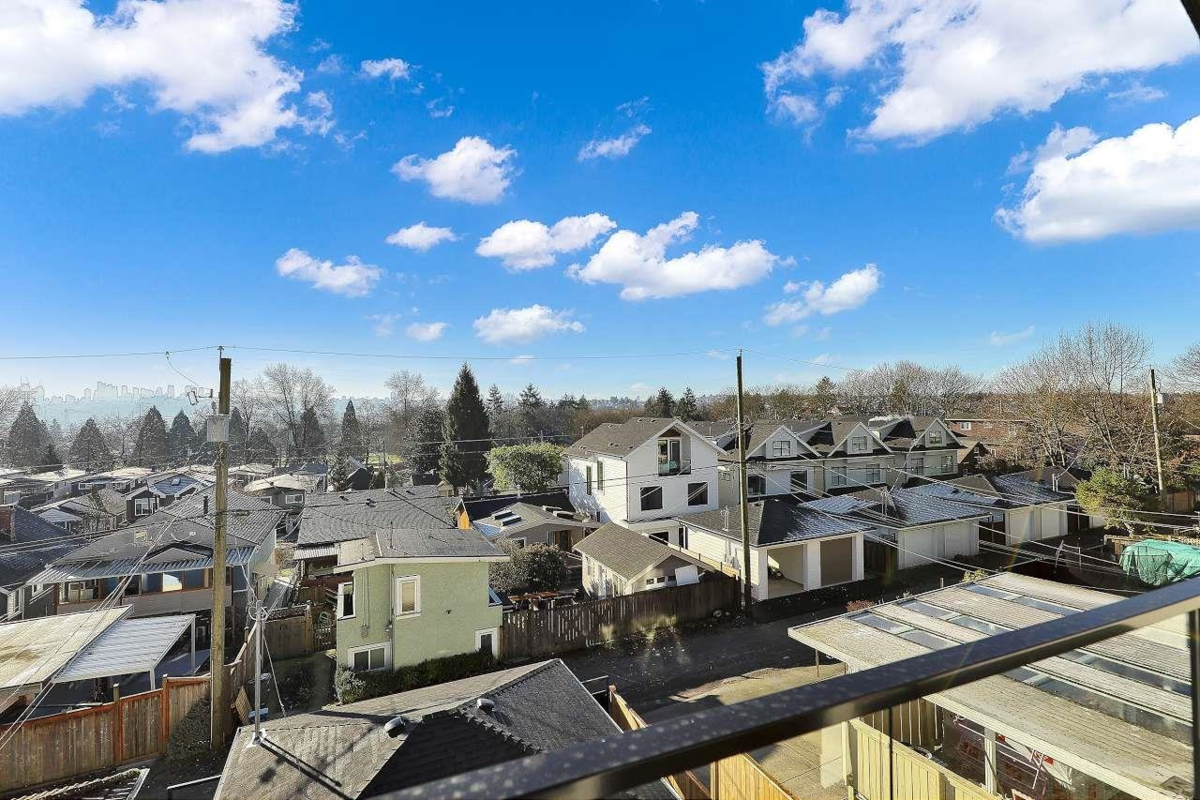 Kitchen Photo of 2 3558 Turner Street, Vancouver, BC