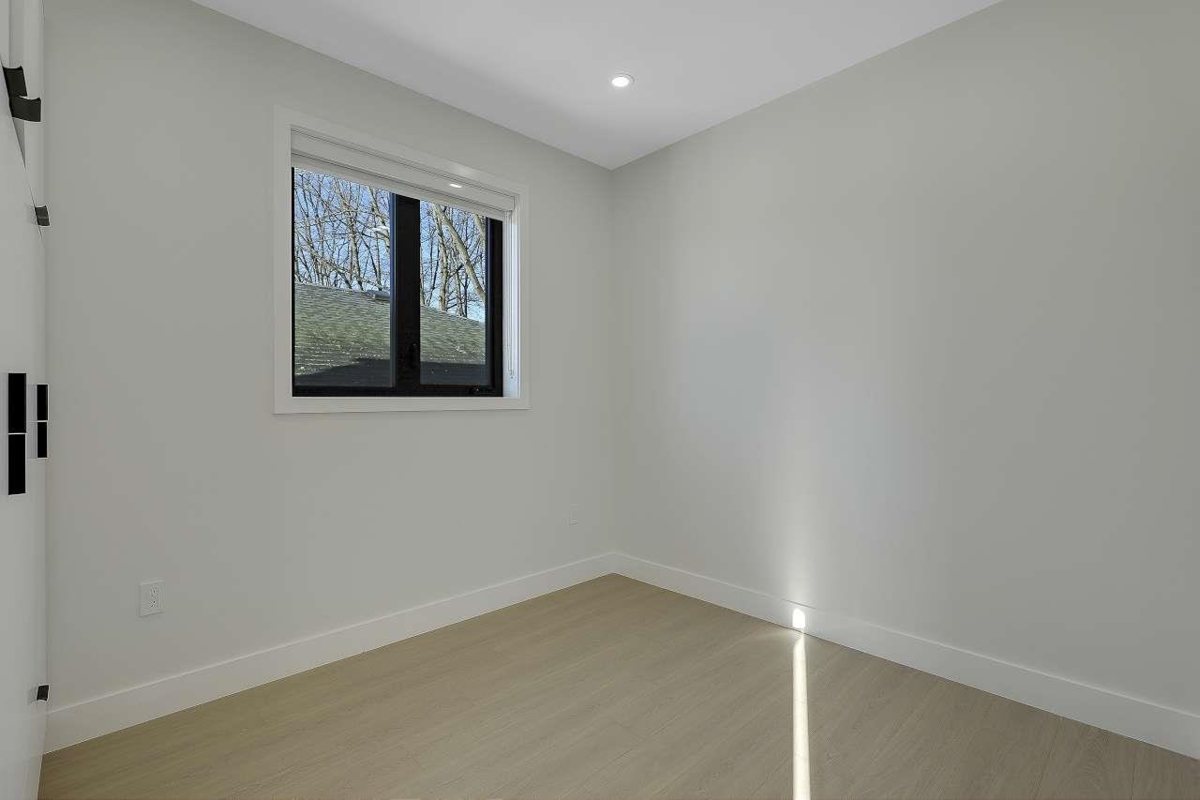 Primary Bathroom Photo of 2 3558 Turner Street, Vancouver, BC