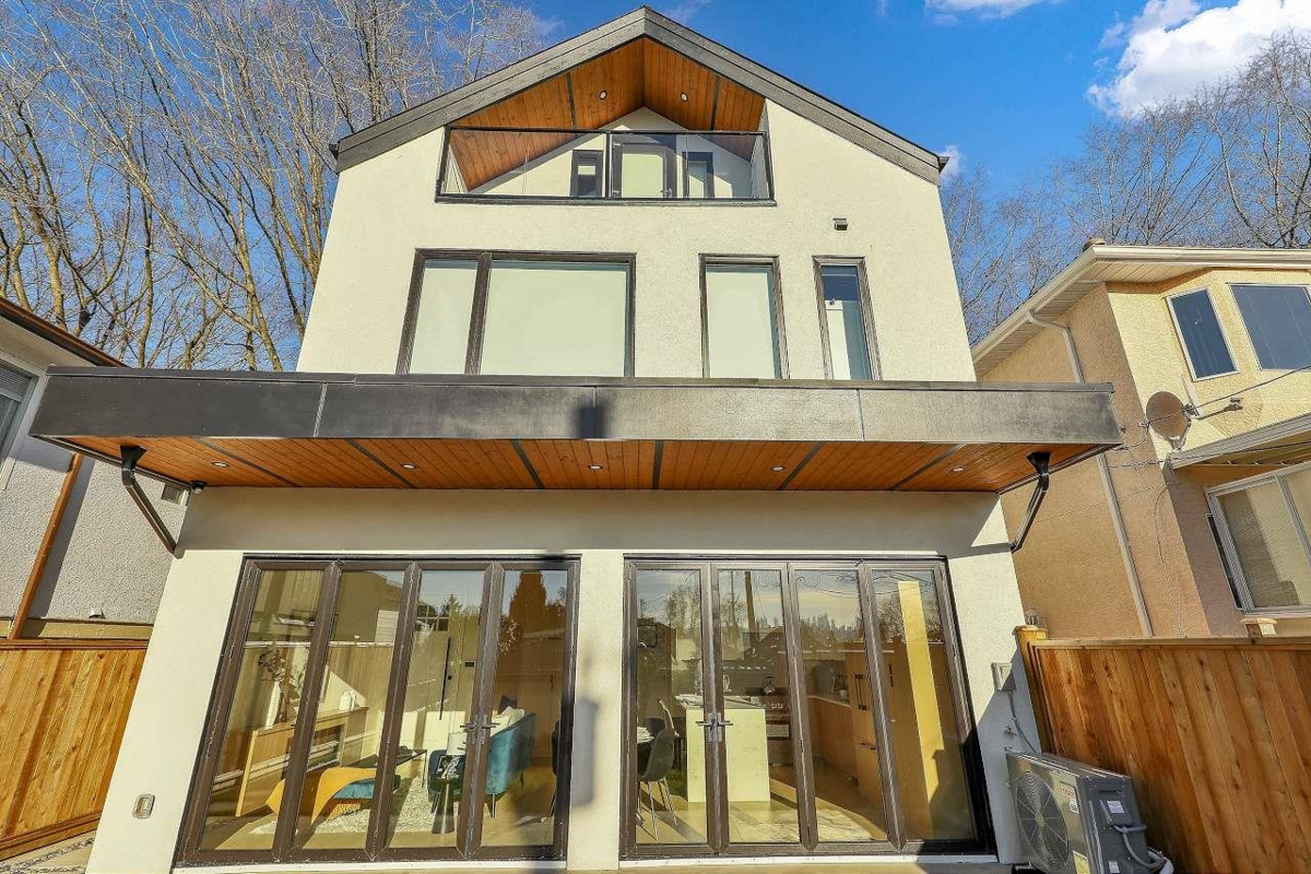 Staircase Photo of 2 3558 Turner Street, Vancouver, BC