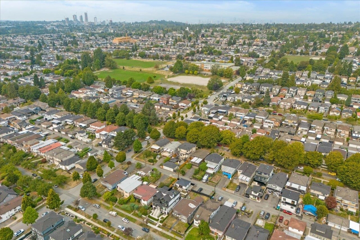 Kitchen Island Photo of 1149 E 63rd Avenue, Vancouver, BC