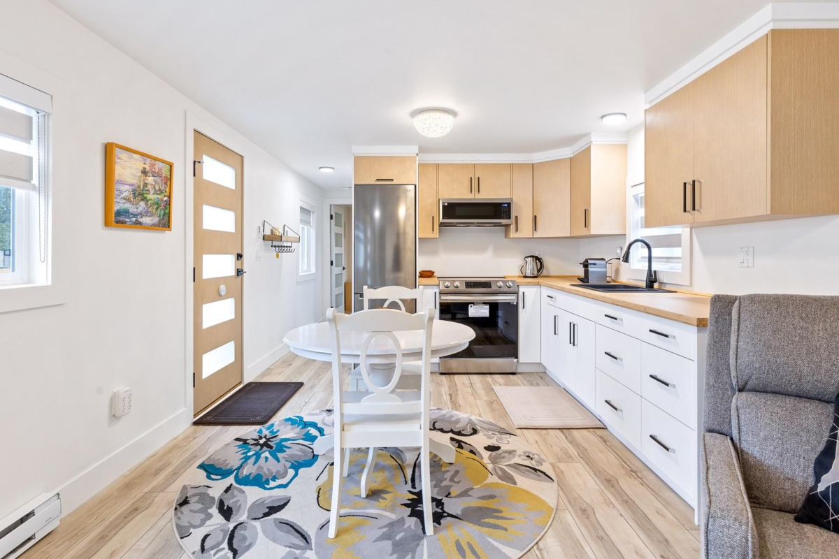 Breakfast Nook Photo of 7 8953 Shook Road, Mission, BC
