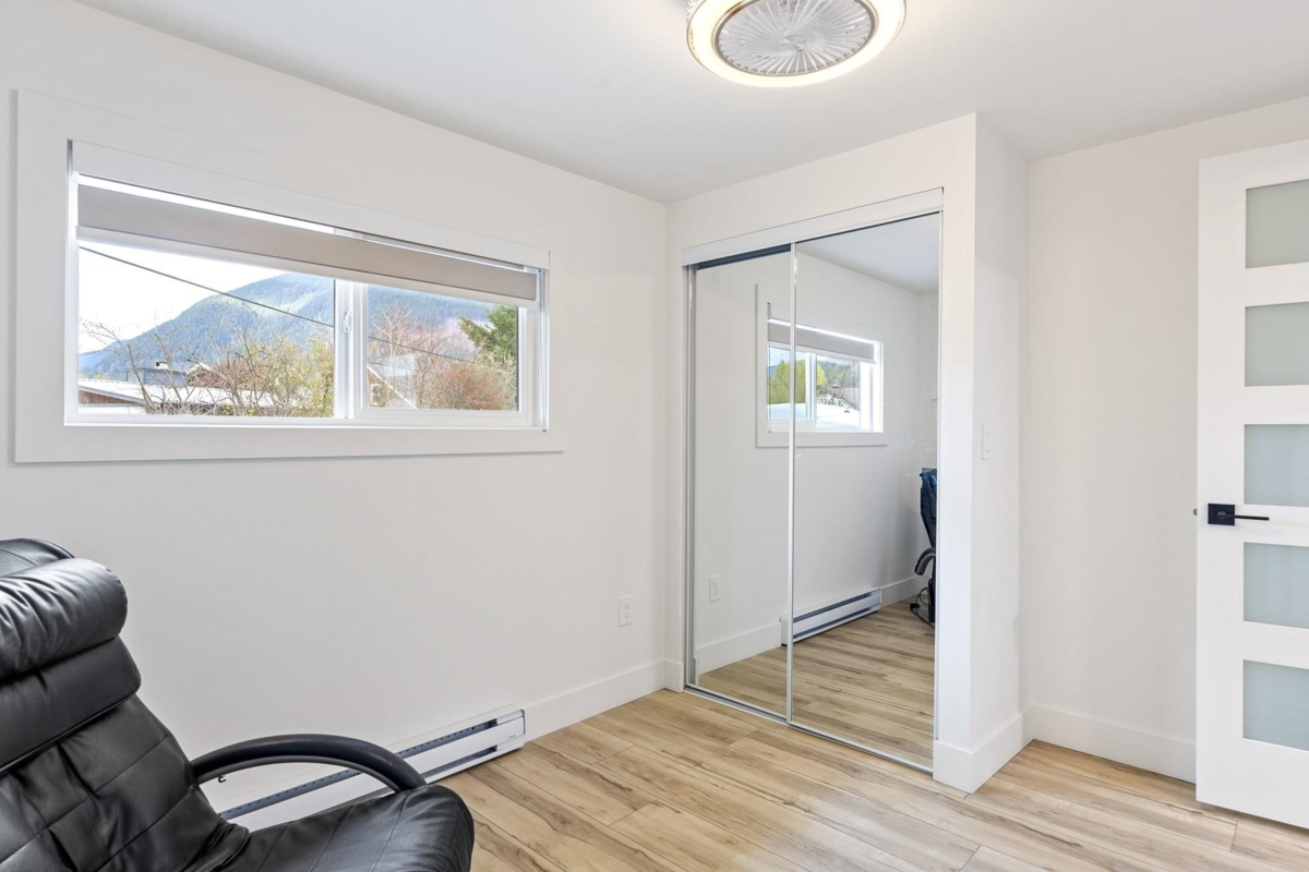 Entry Foyer Photo of 7 8953 Shook Road, Mission, BC