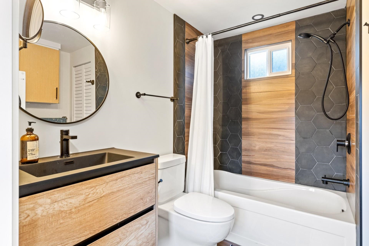 Hallway Photo of 7 8953 Shook Road, Mission, BC