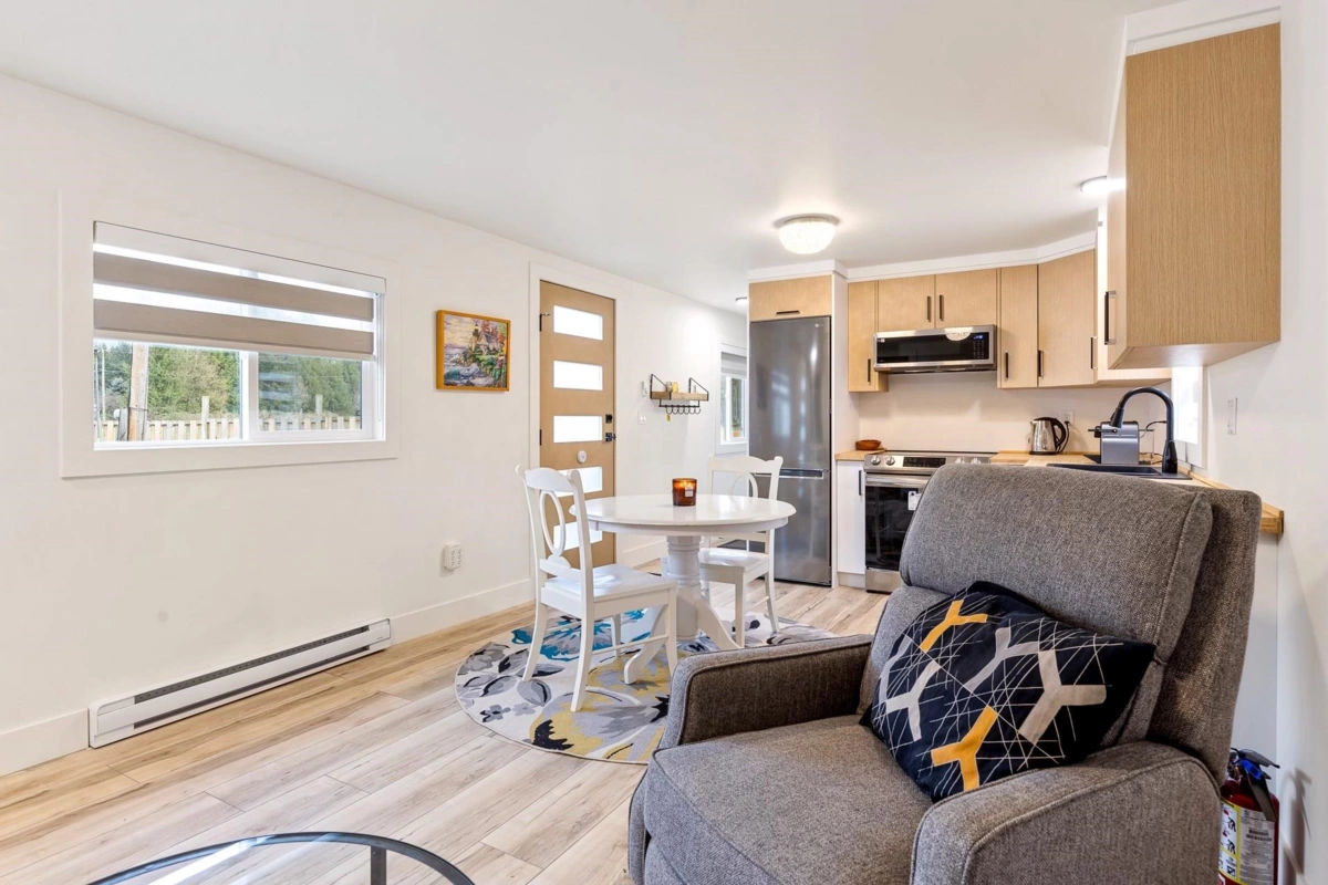 Kitchen Island Photo of 7 8953 Shook Road, Mission, BC