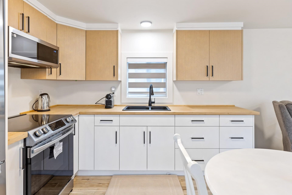 Walk-In Closet Photo of 7 8953 Shook Road, Mission, BC