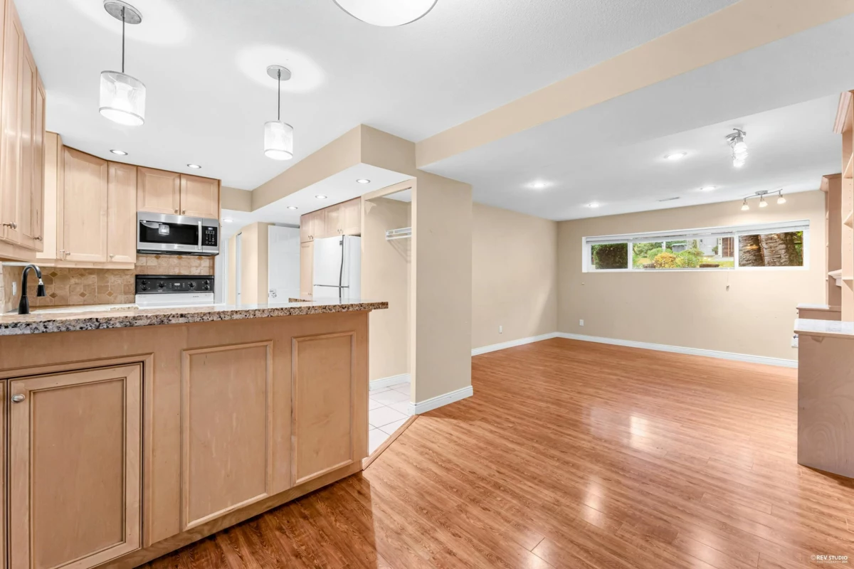 Basement Recreation Room Photo of 2214 153a Street, Surrey, BC