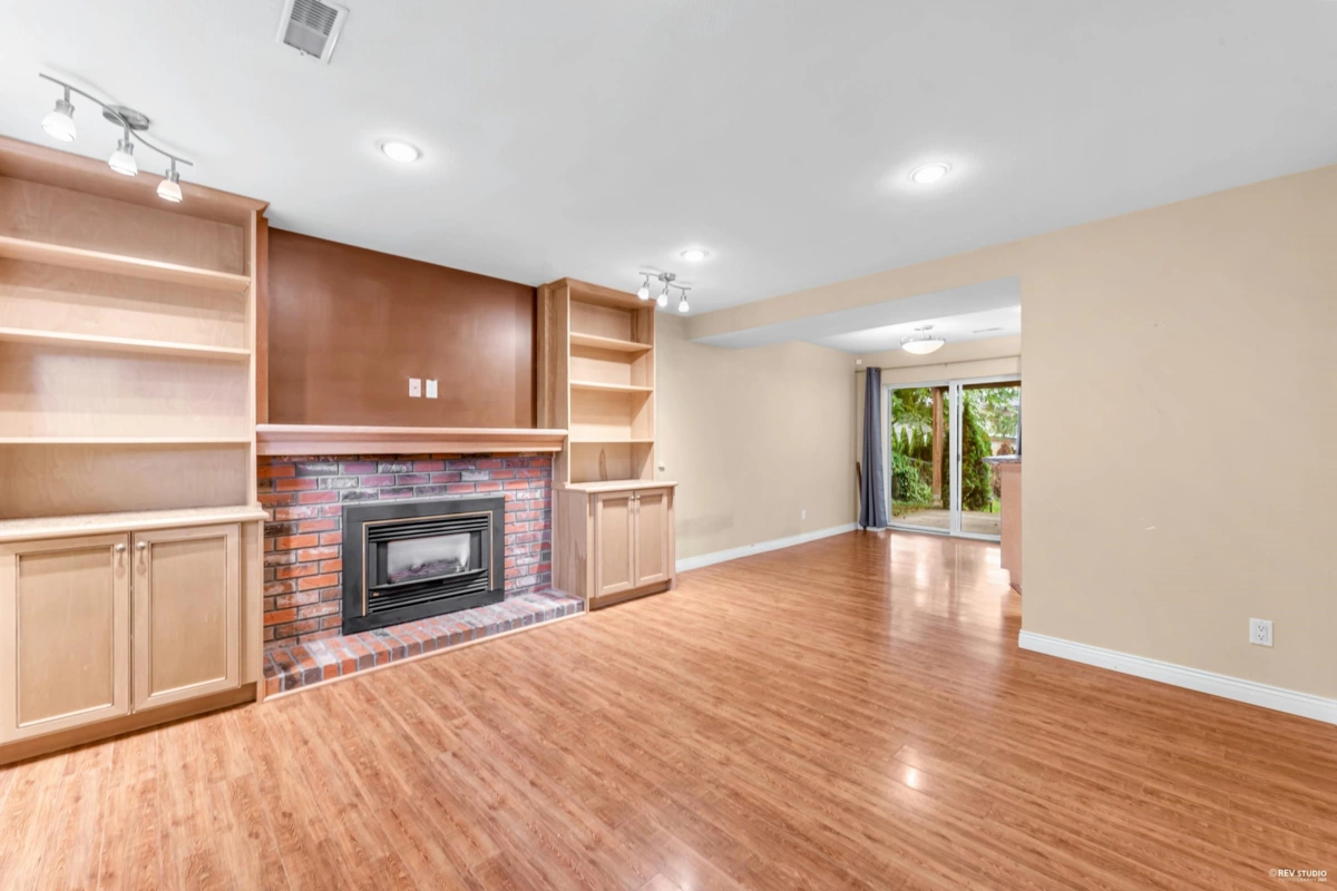 Powder Room Photo of 2214 153a Street, Surrey, BC