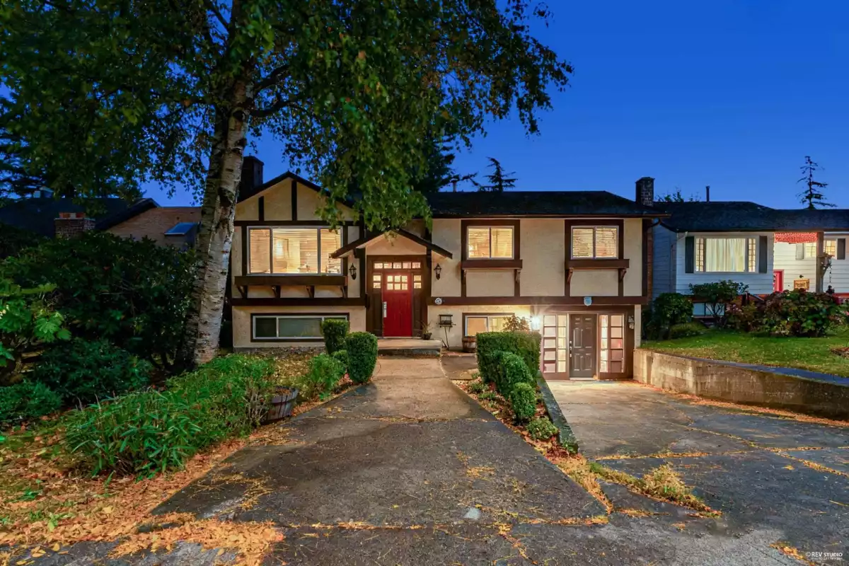 Walk-In Closet Photo of 2214 153a Street, Surrey, BC